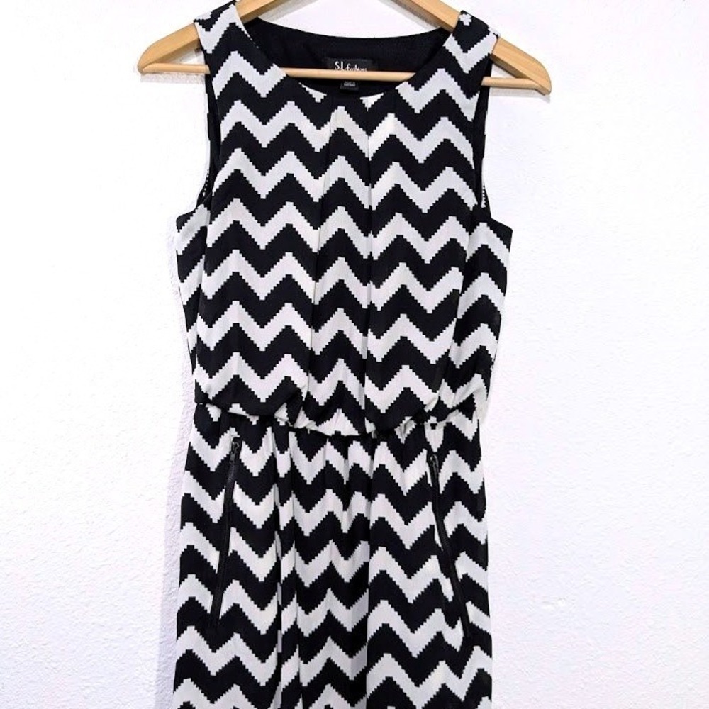 St Fashions Womens Black  4 White Chevron Zig‎ Zag Sleeveless Fit Flare  Dress - Picture 3 of 10